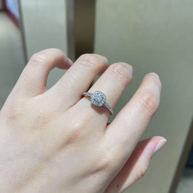 Single Head Women's Ring S925 Silver Plated Platinum Women's Ring Customized Selection Main Stone Moissanite Diamond 0.3ct/Secondary Stone High Carbon Diamond
